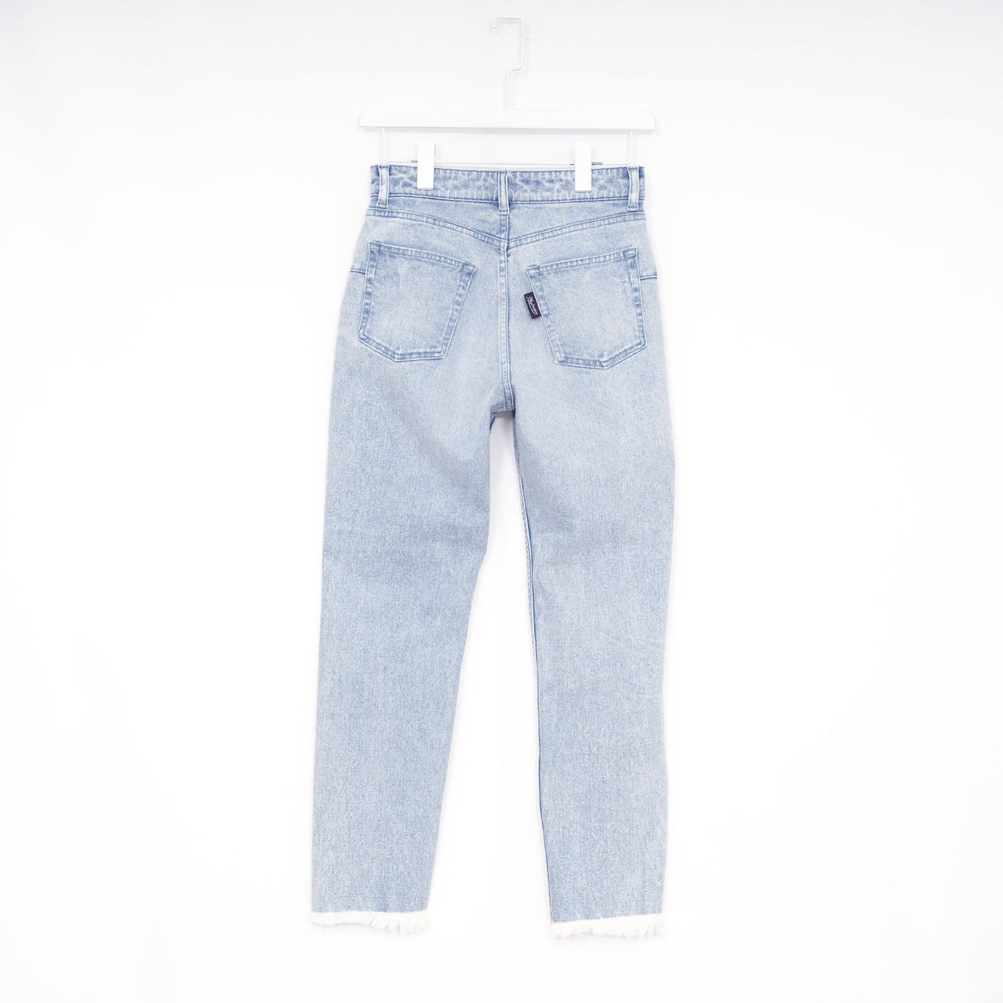 STRAIGHT-LEG CROPPED JEANS