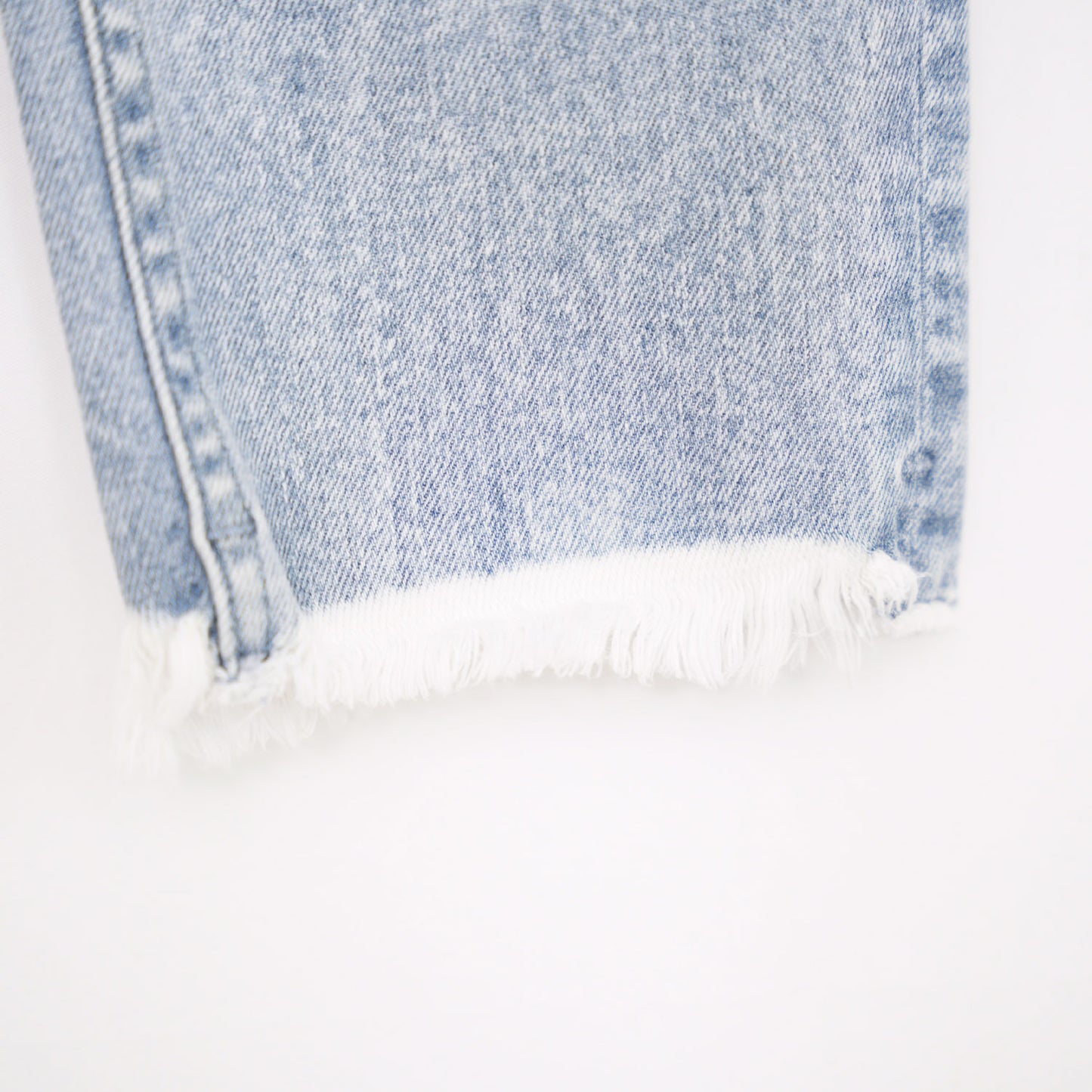 STRAIGHT-LEG CROPPED JEANS