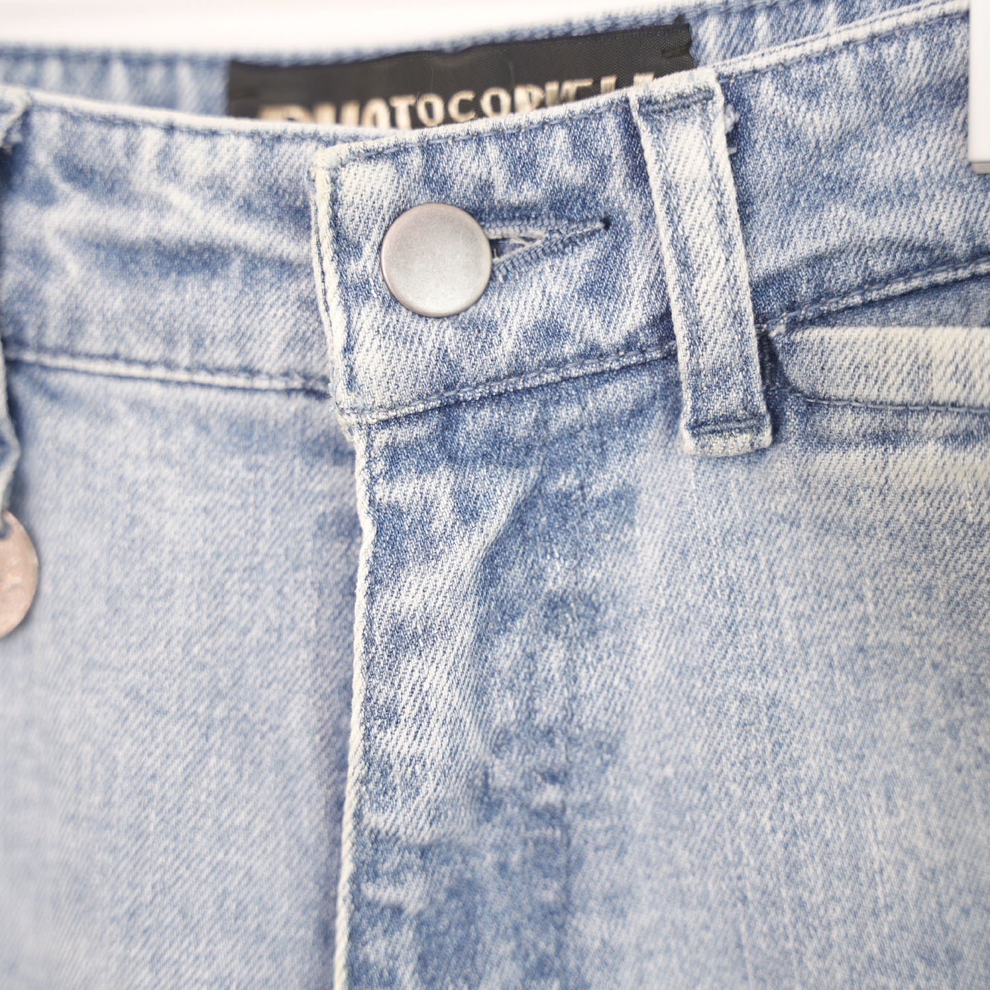 STRAIGHT-LEG CROPPED JEANS