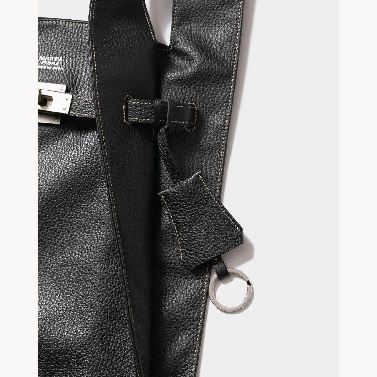 バッグ large market bag in shrink leather BPB8_1200x1200.jpg?v=1730531839