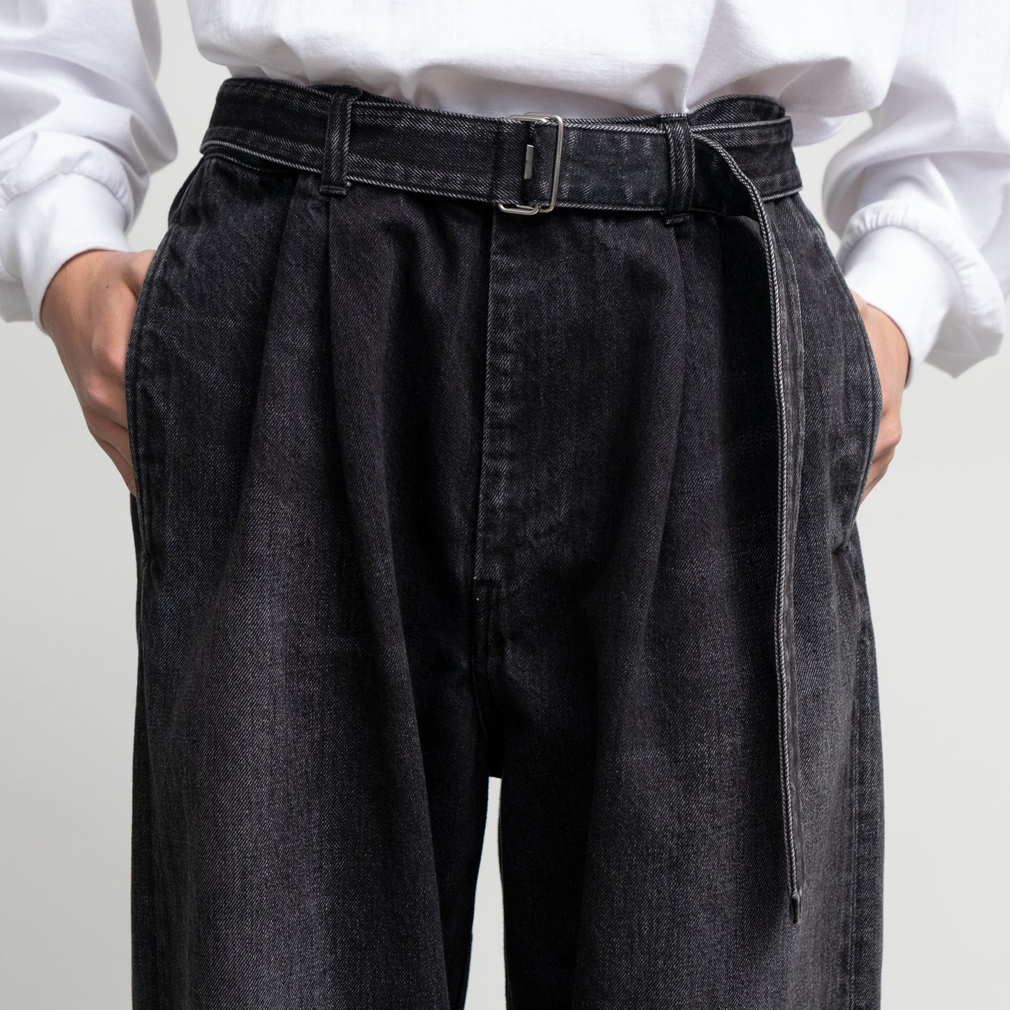SELVAGE DENIM BELTED PANTS