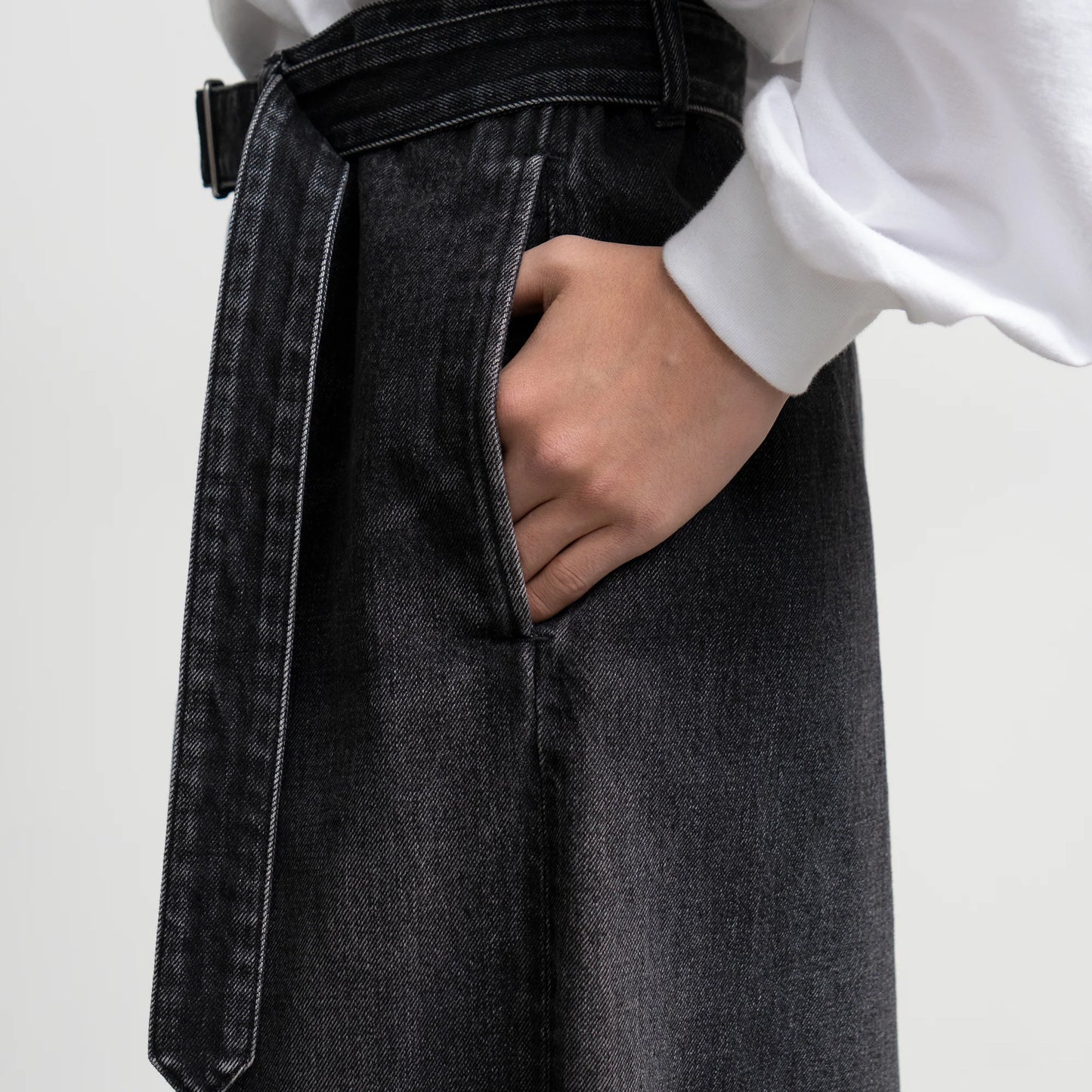 SELVAGE DENIM BELTED PANTS