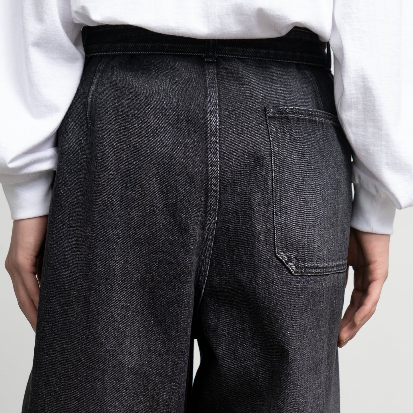 SELVAGE DENIM BELTED PANTS