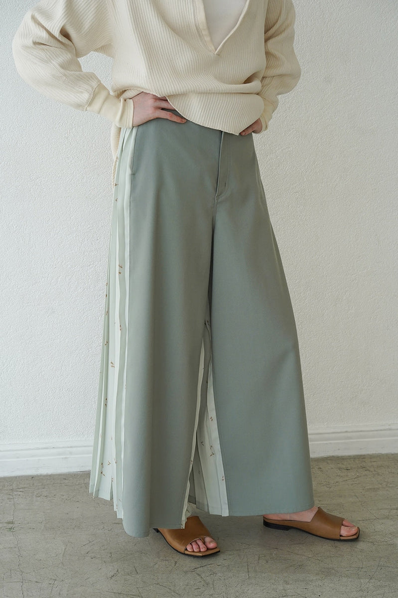 CLANE（クラネ）の「SPRINKLE FLOWER PLEAT PANTS（その他パンツ