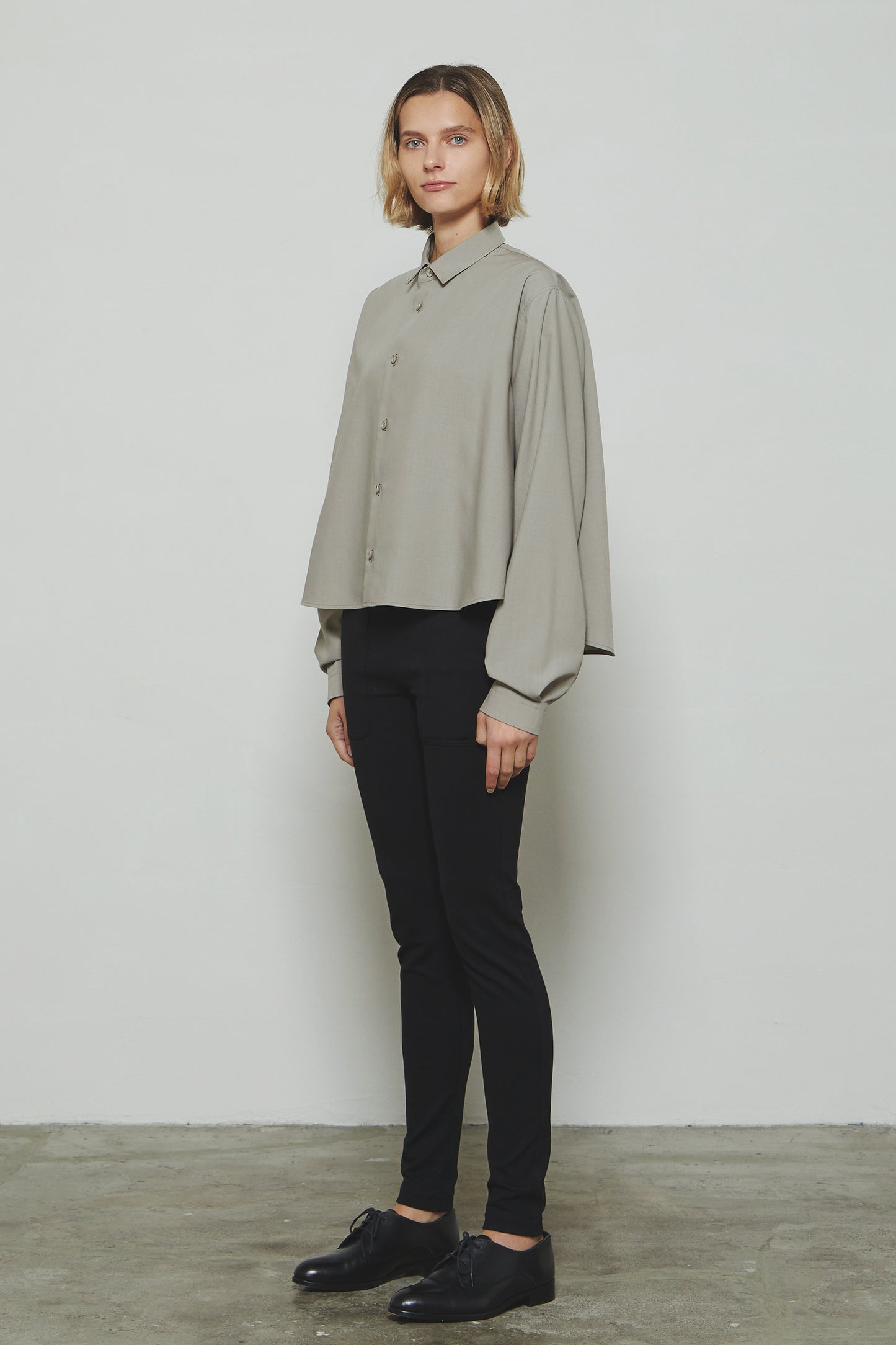
                  
                    RERACS PE SUPER LIGHT SPUN REGULAR COLLAR A-LINE SHIRT -DARK NAVY-
                  
                