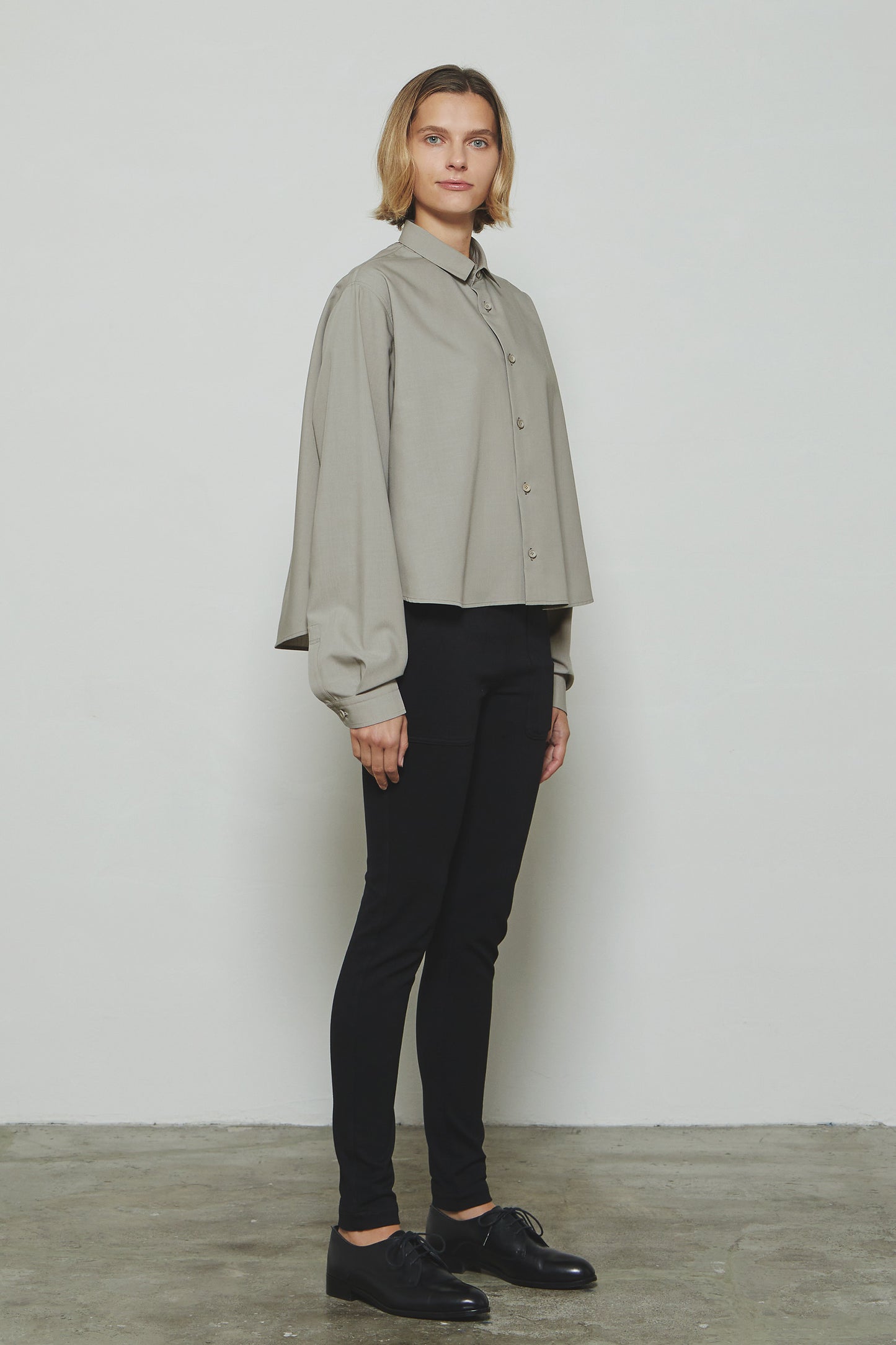 
                  
                    RERACS PE SUPER LIGHT SPUN REGULAR COLLAR A-LINE SHIRT -DARK NAVY-
                  
                