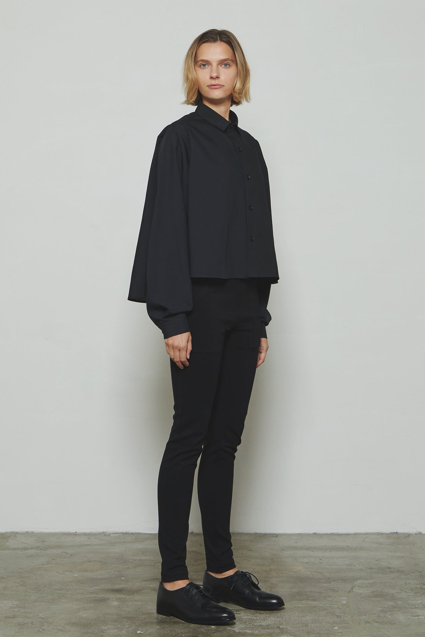 
                  
                    RERACS PE SUPER LIGHT SPUN REGULAR COLLAR A-LINE SHIRT -DARK NAVY-
                  
                