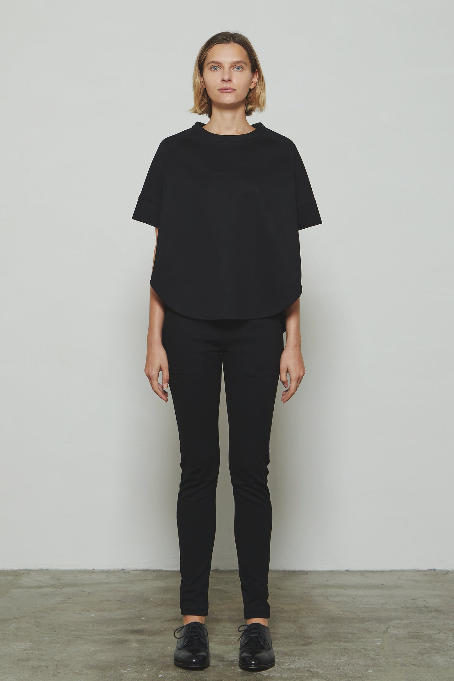 
                  
                    RERACS STRUCTURE DOUBLE FACE THE A-LINE SHORT PULOVER
                  
                