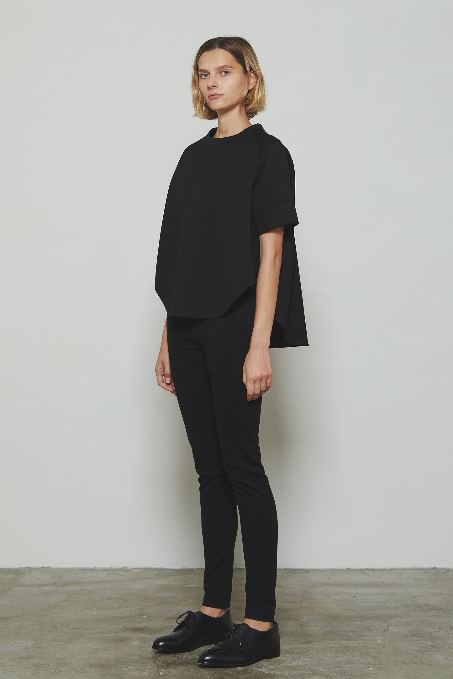 
                  
                    RERACS STRUCTURE DOUBLE FACE THE A-LINE SHORT PULOVER
                  
                