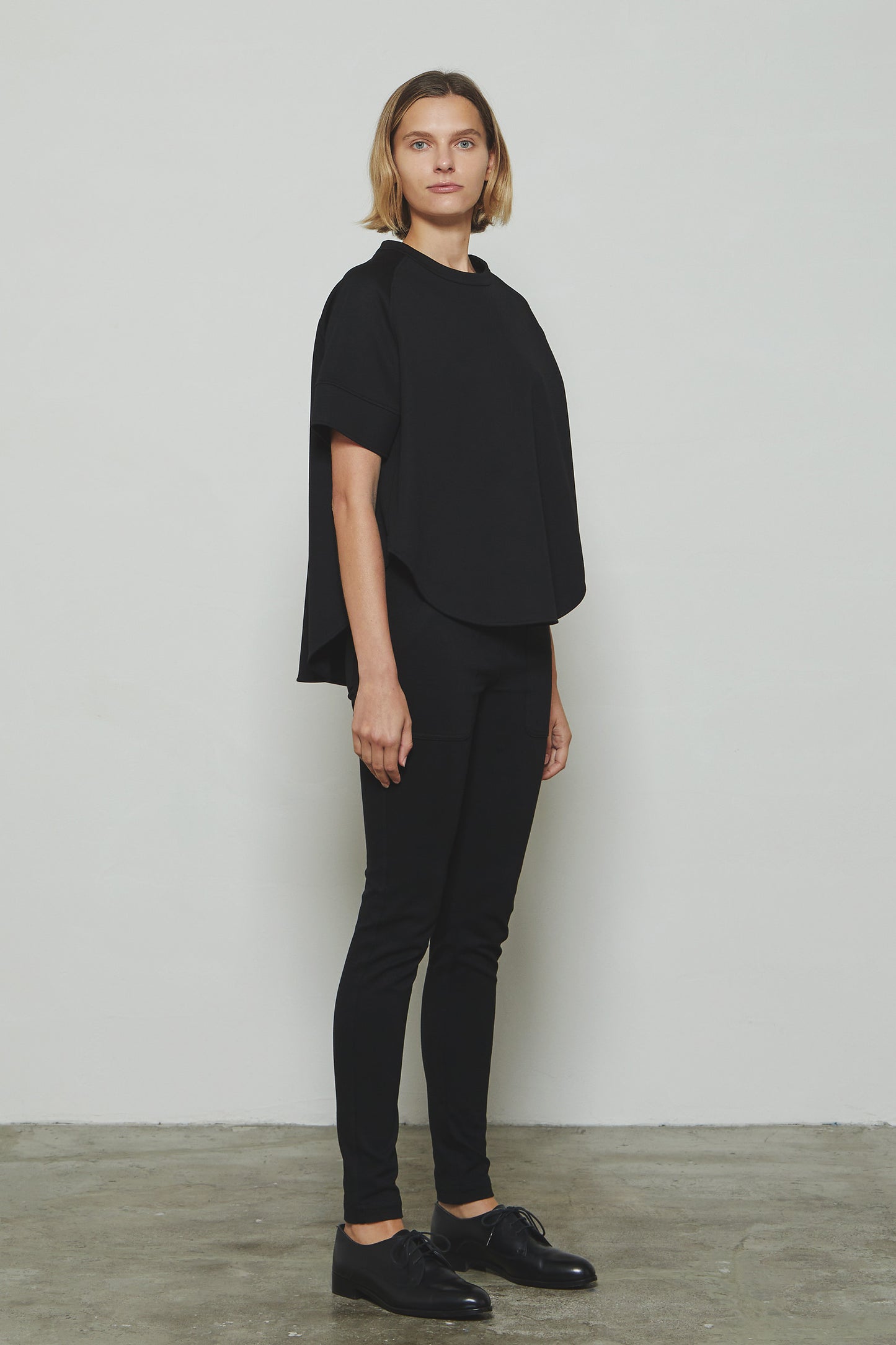 
                  
                    RERACS STRUCTURE DOUBLE FACE THE A-LINE SHORT PULOVER
                  
                
