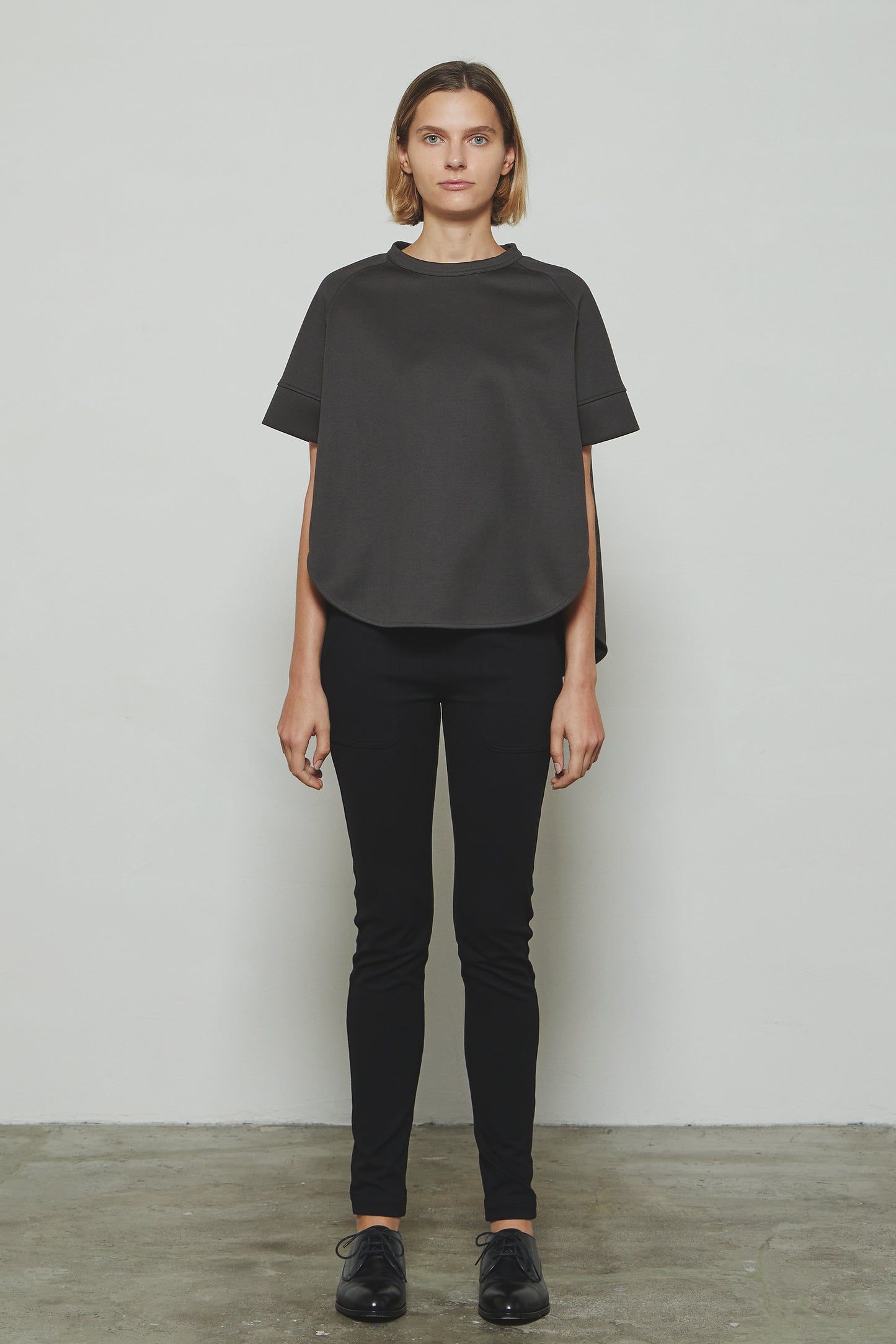
                  
                    RERACS STRUCTURE DOUBLE FACE THE A-LINE SHORT PULOVER
                  
                