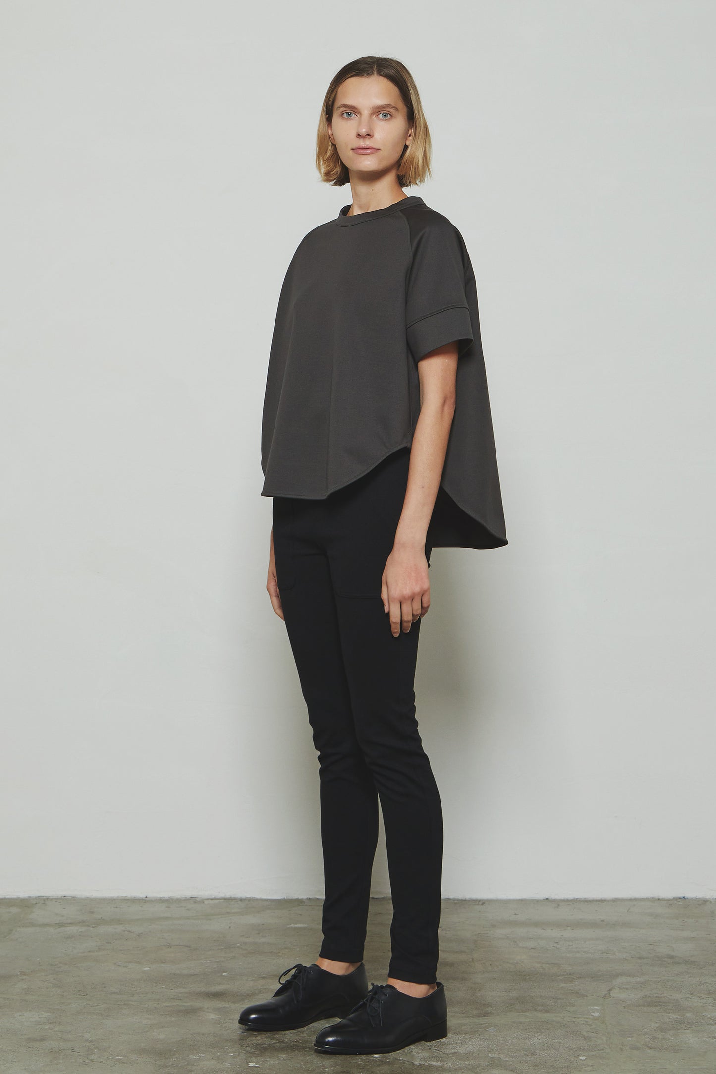 
                  
                    RERACS STRUCTURE DOUBLE FACE THE A-LINE SHORT PULOVER
                  
                