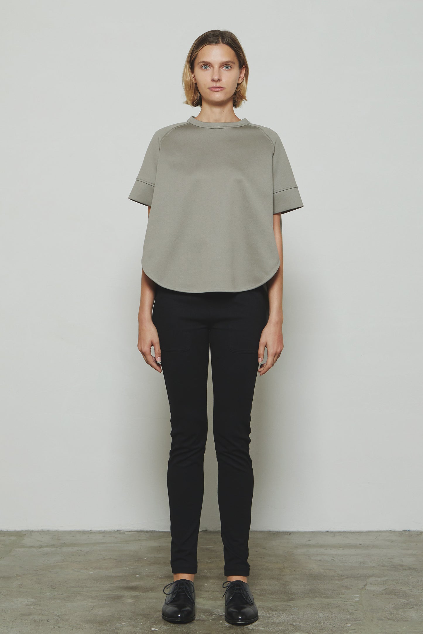 
                  
                    RERACS STRUCTURE DOUBLE FACE THE A-LINE SHORT PULOVER
                  
                
