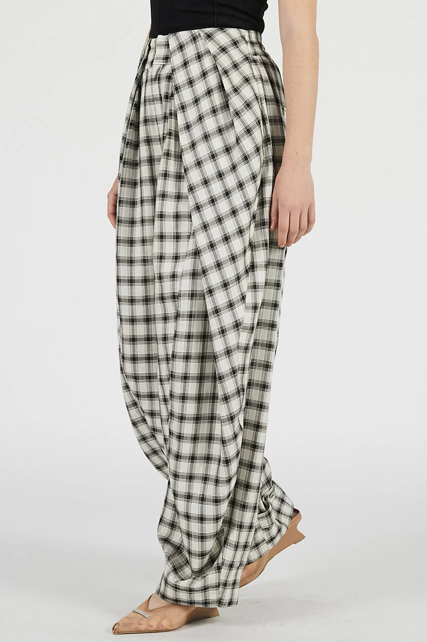
                  
                    Tuck Form Volume Check Pants
                  
                
