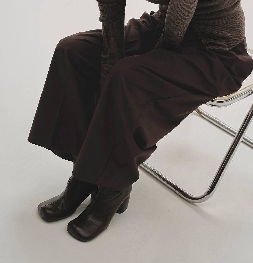 
                  
                    Lightweight Tuck Trousers
                  
                
