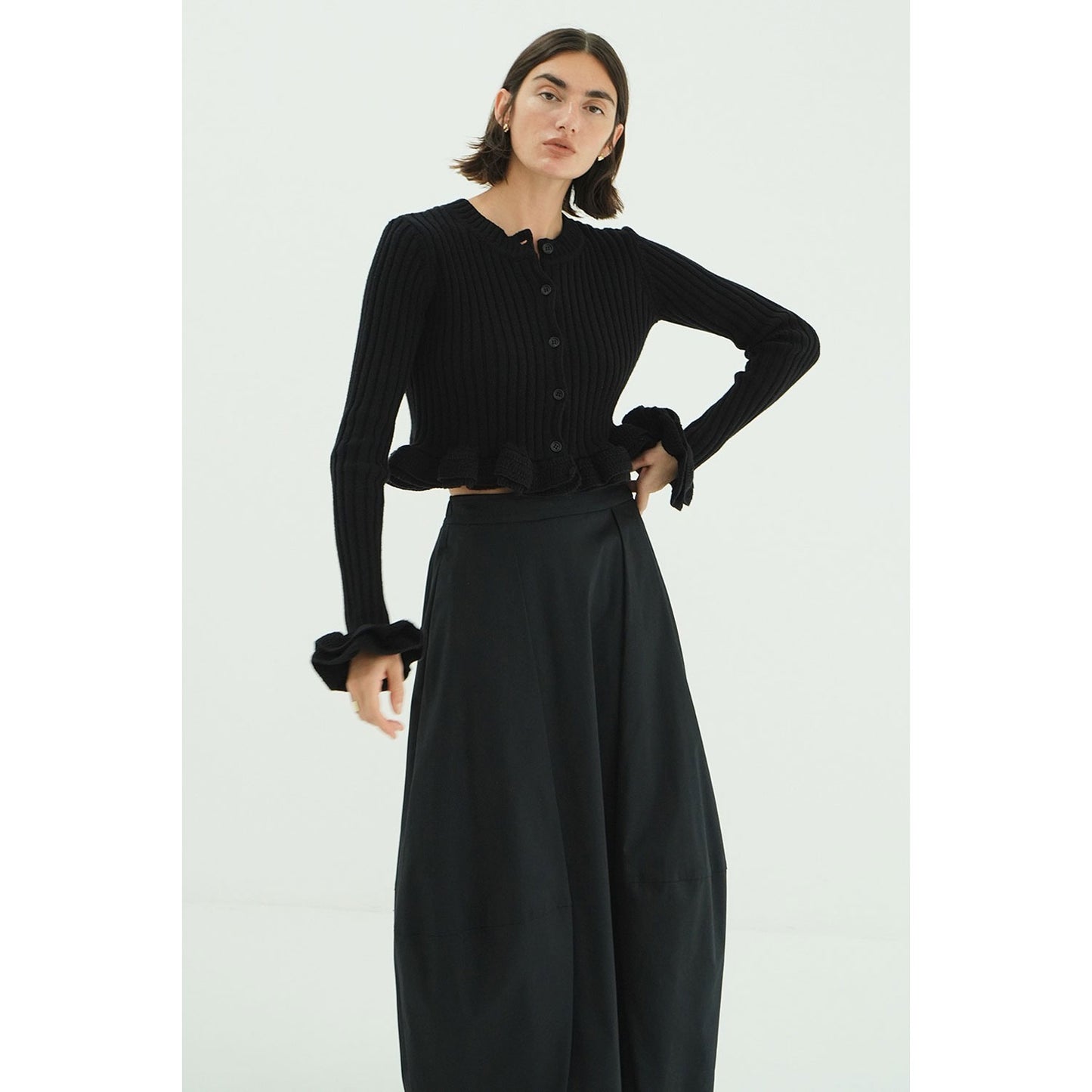 
                  
                    W FACE SHORT FRILLED KNIT TOPS -BLACK-
                  
                