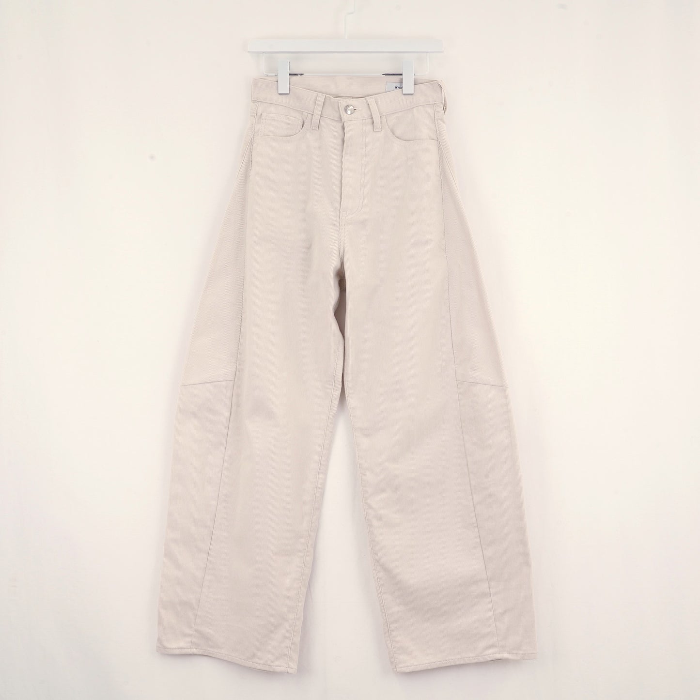
                  
                    CORDUROY BARREL LEG JEANS
                  
                