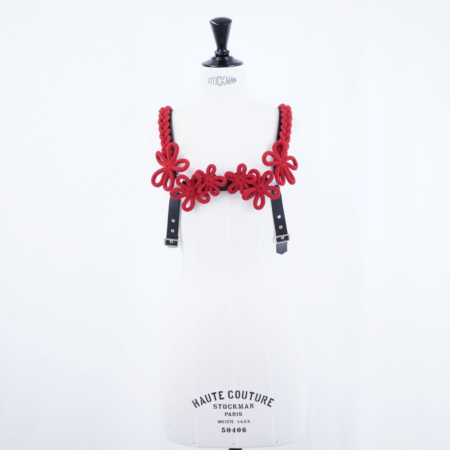 
                  
                    Flower-motif harness
                  
                
