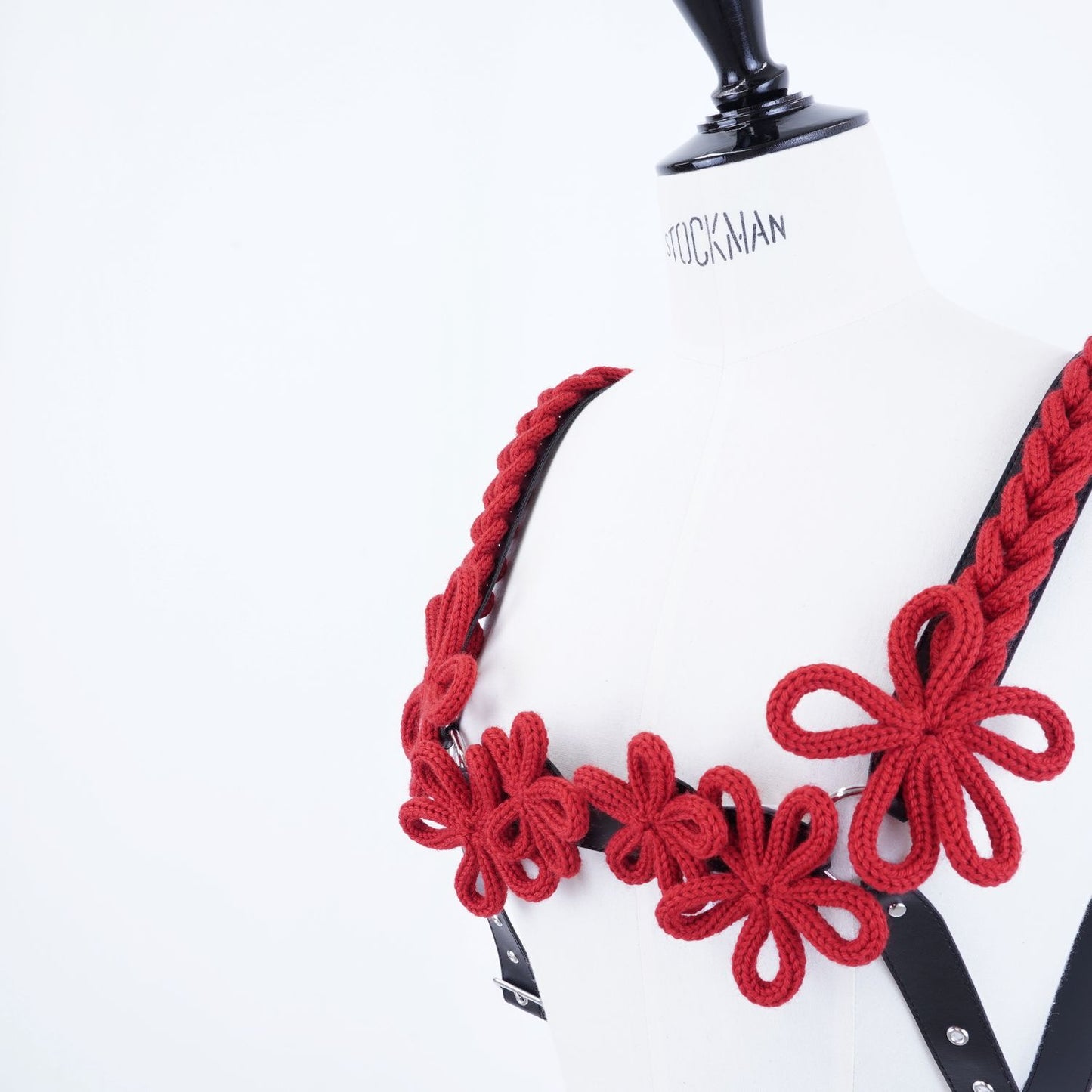 
                  
                    Flower-motif harness
                  
                