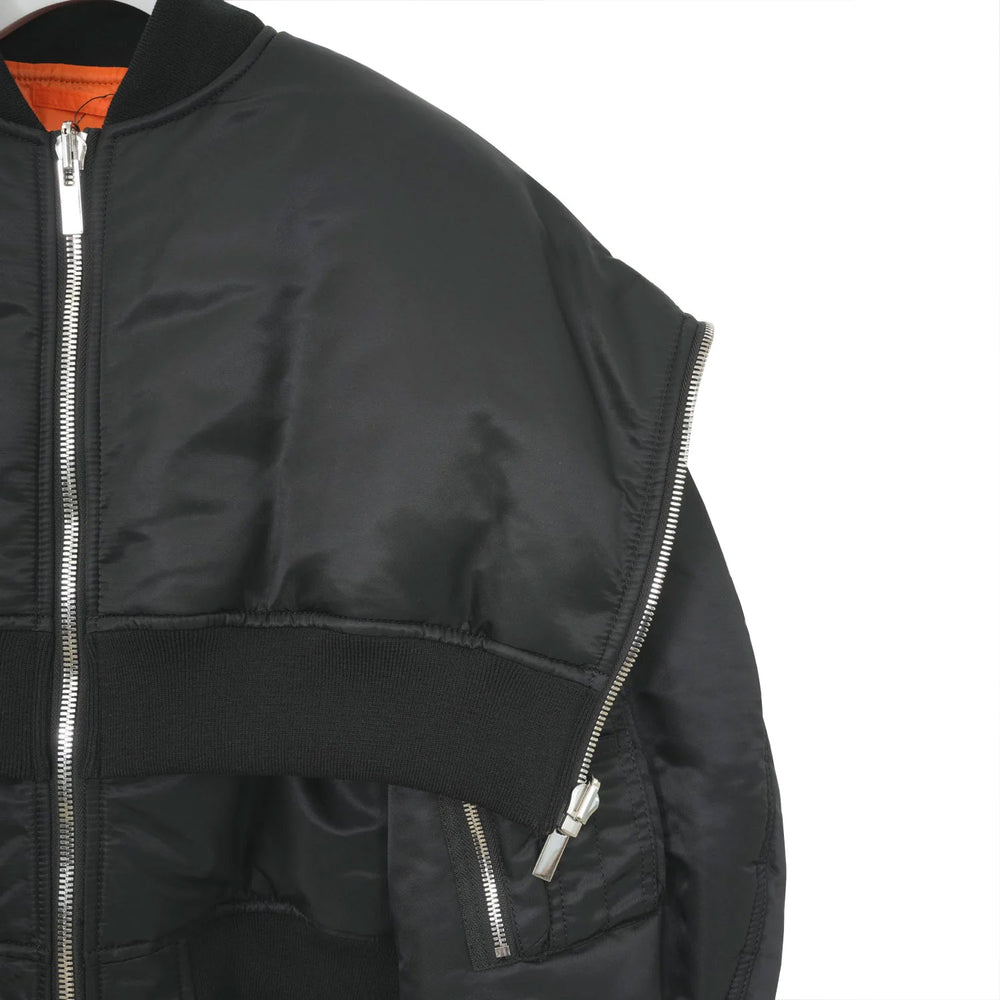 
                  
                    リバーシブルフーディボンバーJK-BLACK-
                  
                