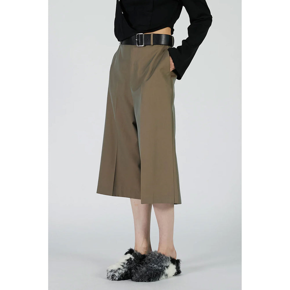 
                  
                    Low-crotch Bermuda Pants-BLACK-
                  
                