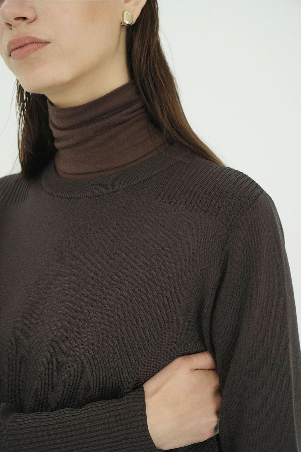 
                  
                    BASIC COMPACT KNIT TOPS
                  
                