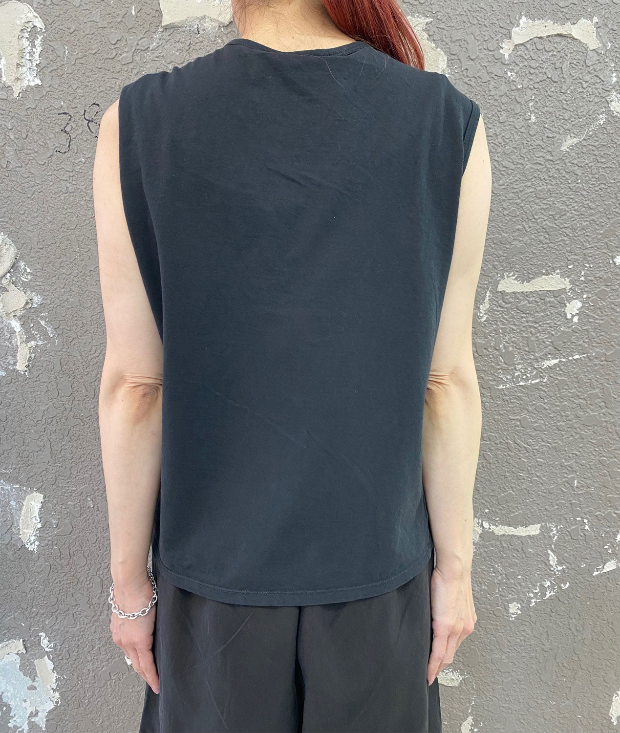 
                  
                    ORGANIC COTTON SLEEVELESS T-SHIRT
                  
                