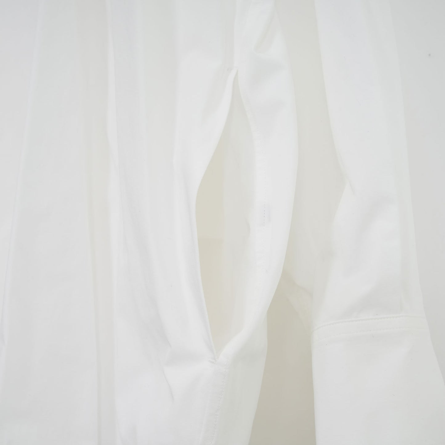
                  
                    SAU51SH182 FO-001 -WHITE-
                  
                