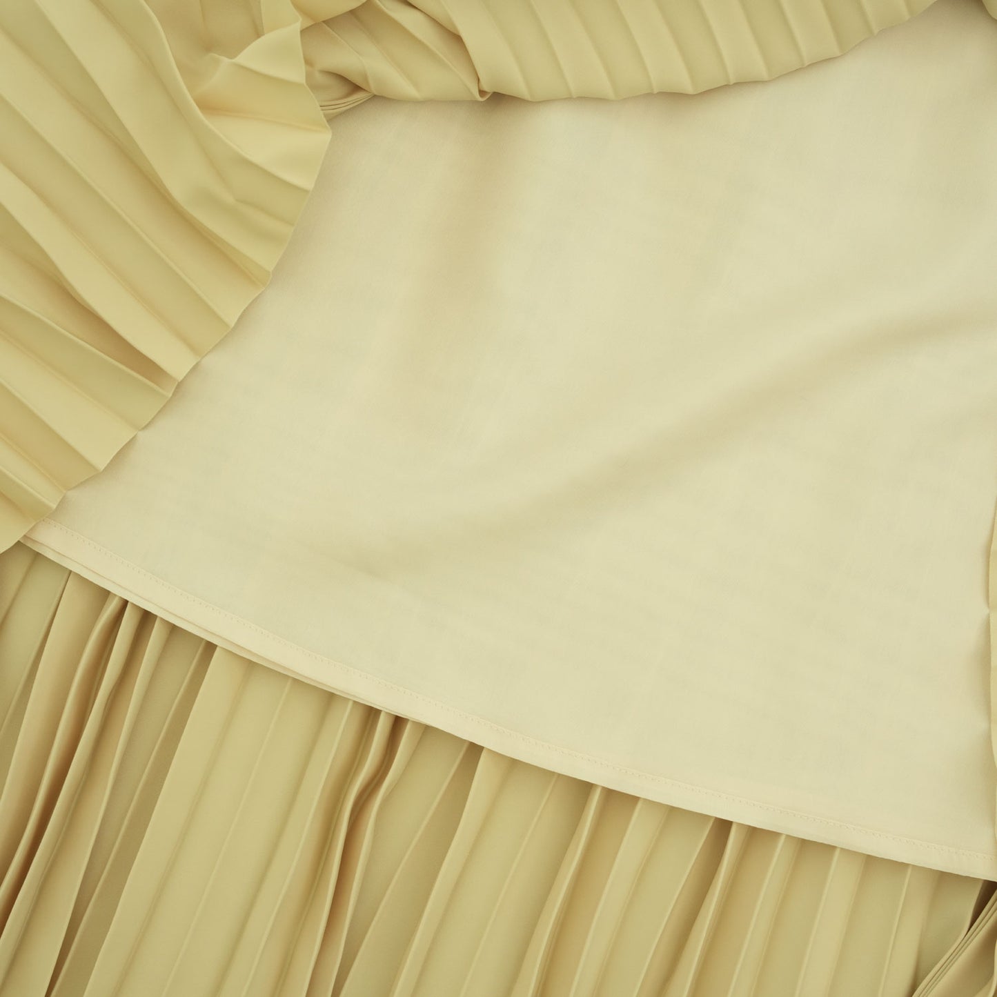 
                  
                    TAFFETA PLEATED SKIRT-CREAM-
                  
                