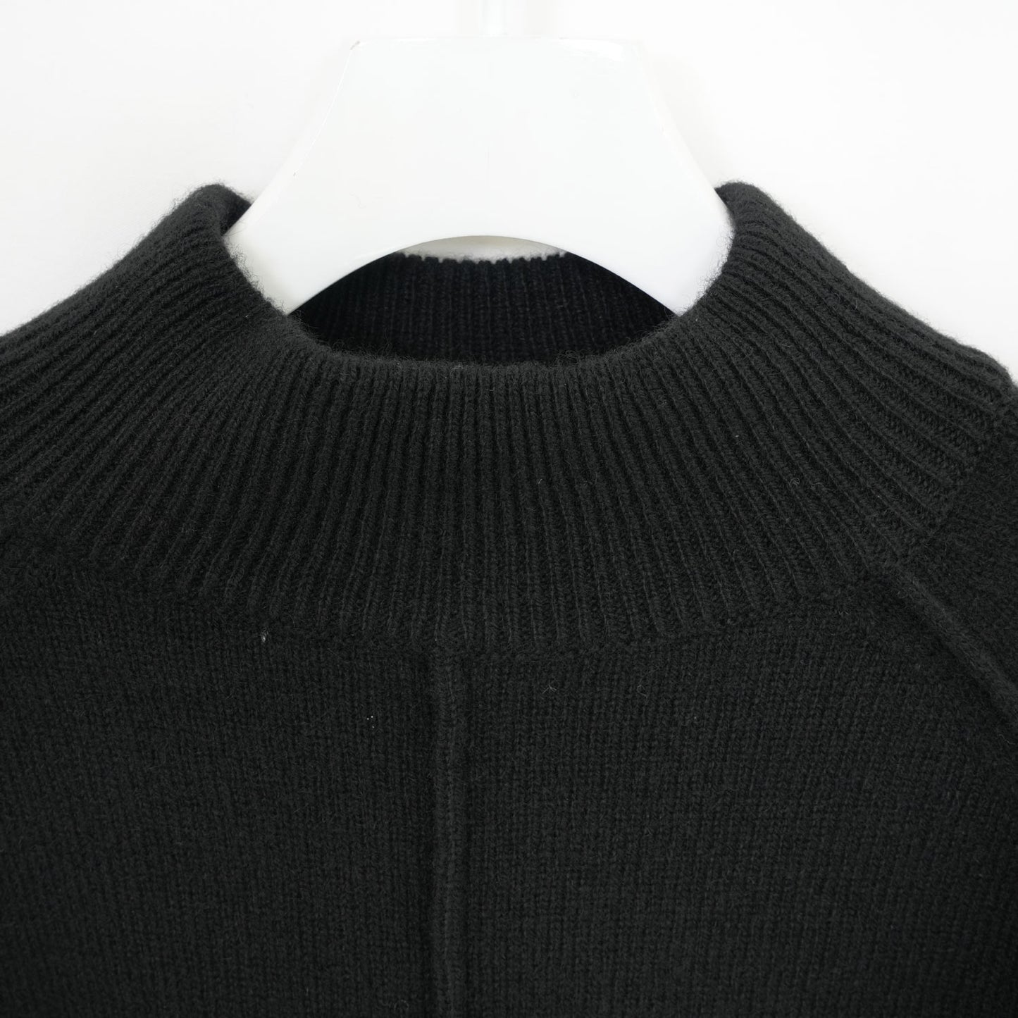 
                  
                    RIB SLEEVE SWEATER -BLACK-
                  
                