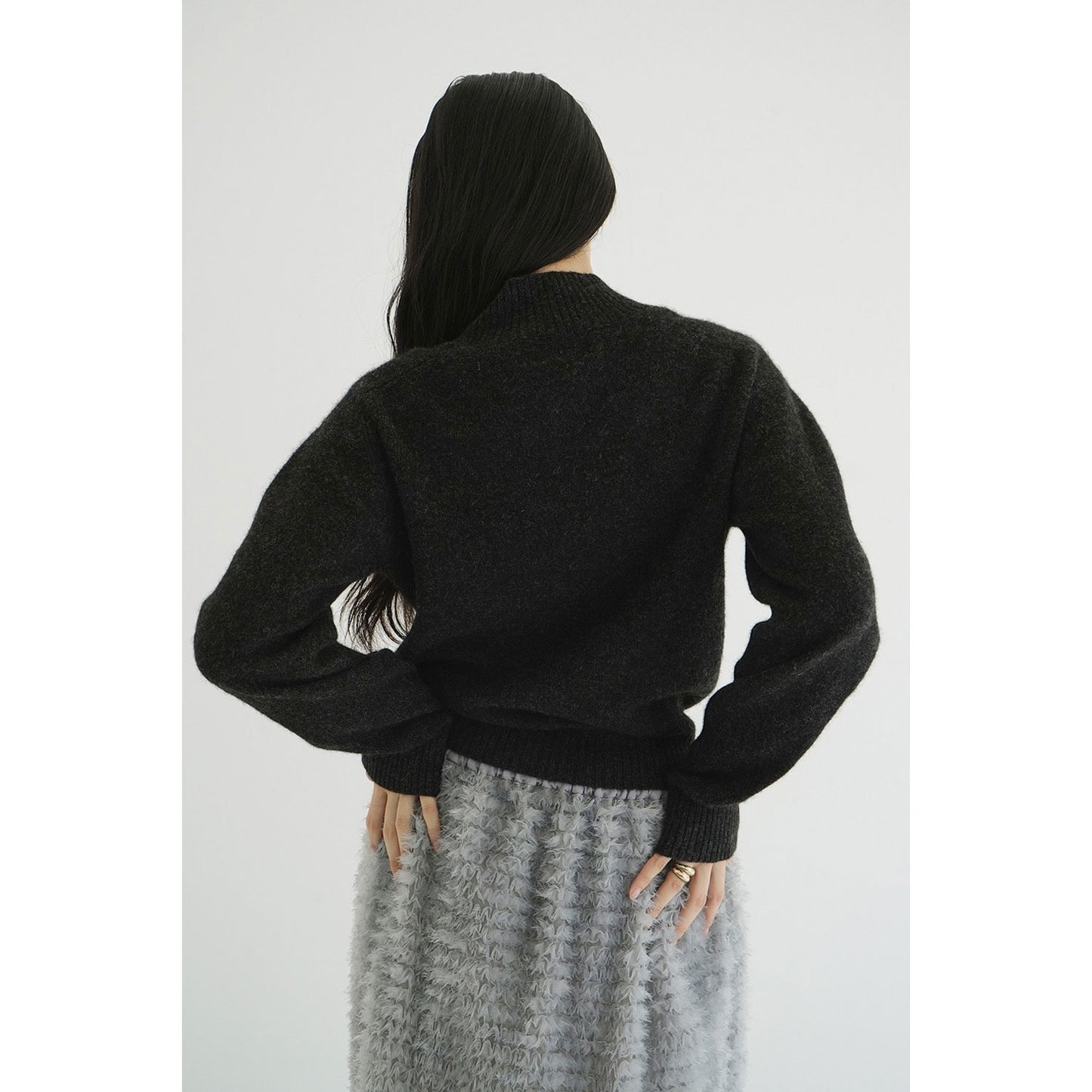 
                  
                    YAK V NECK KNIT TOPS -CHACOAL GRAY-
                  
                