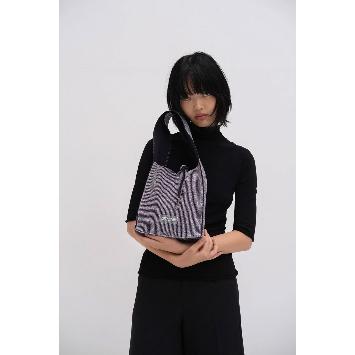 
                  
                    KYOTO METALLIC REVERSIBLE TASUKI TOTE SMALL -DARK SILVER×BLACK-
                  
                
