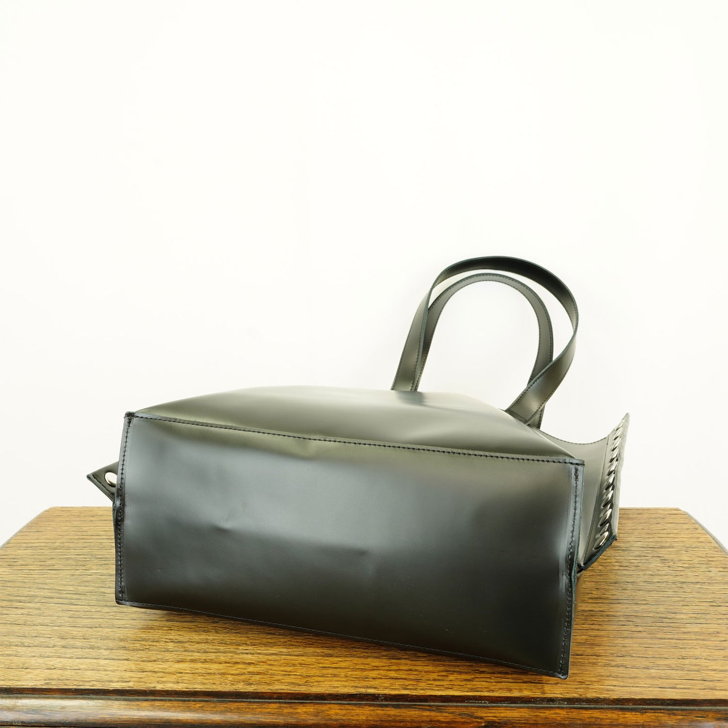 
                  
                    steer glass leather tote bag(M)
                  
                