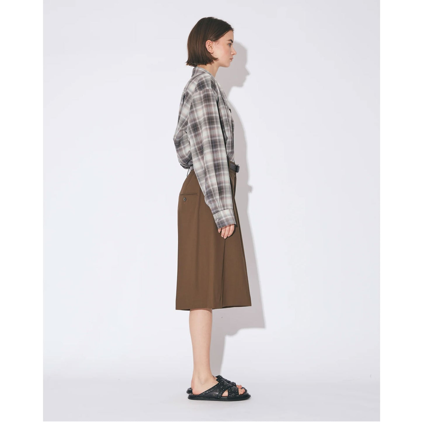 
                  
                    high twist gabardine three tuck shorts -tabacco-
                  
                