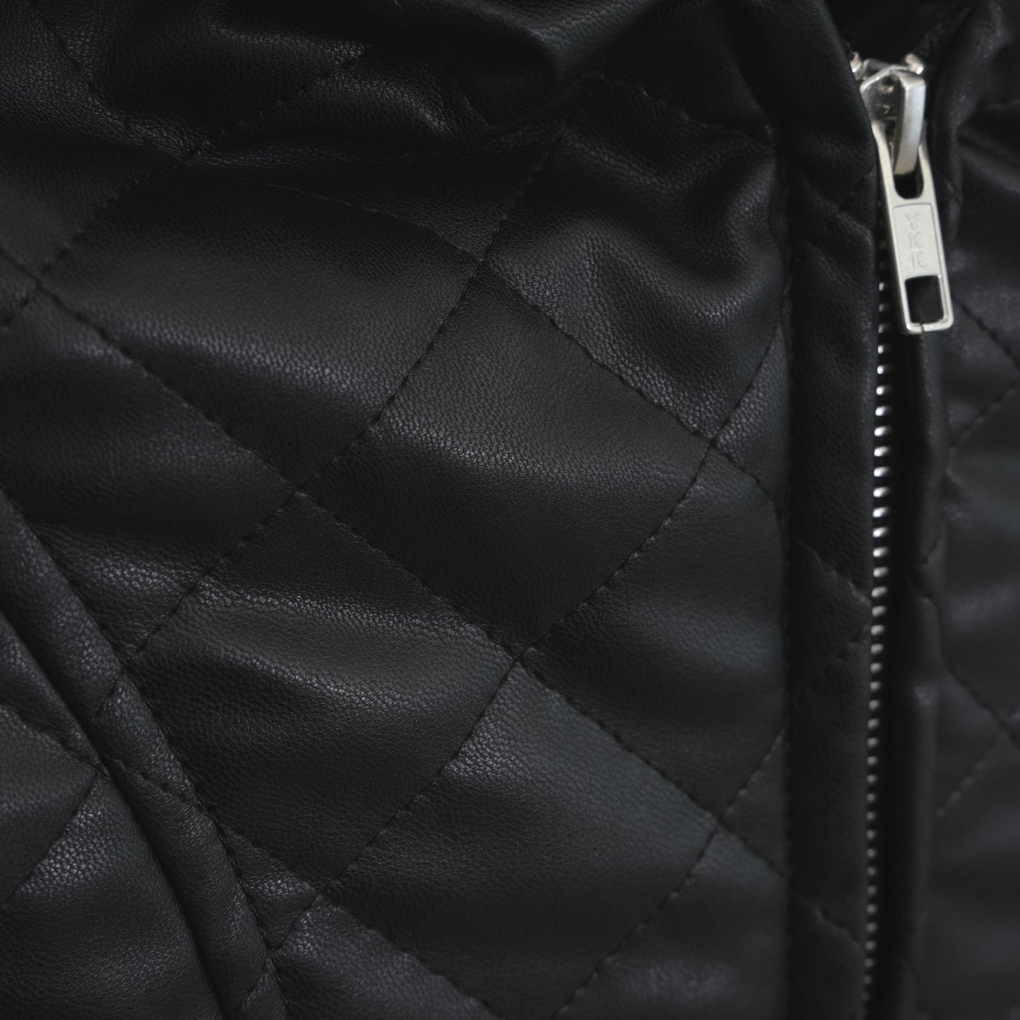 
                  
                    フェイクレザーキルディングBZ -BLACK-
                  
                