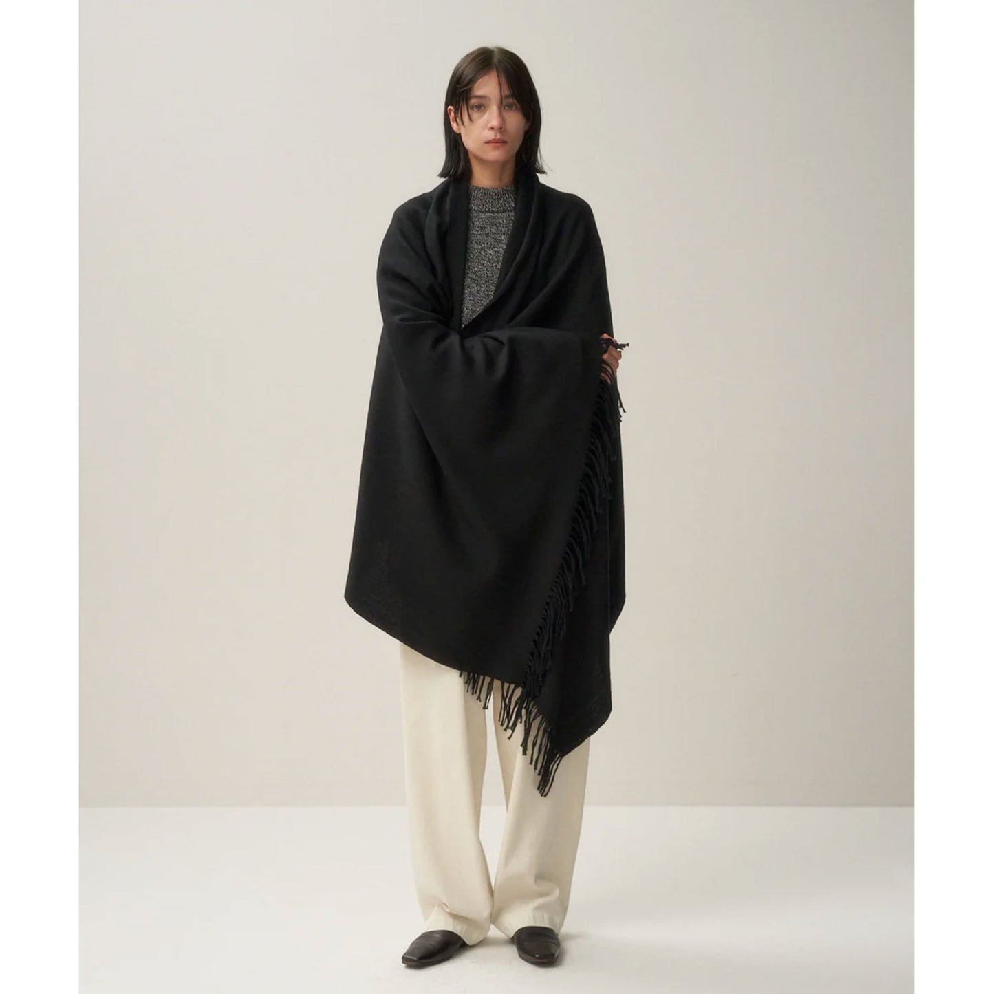 
                  
                    FINE AIR WOOL OVERSIZED STOLE
                  
                