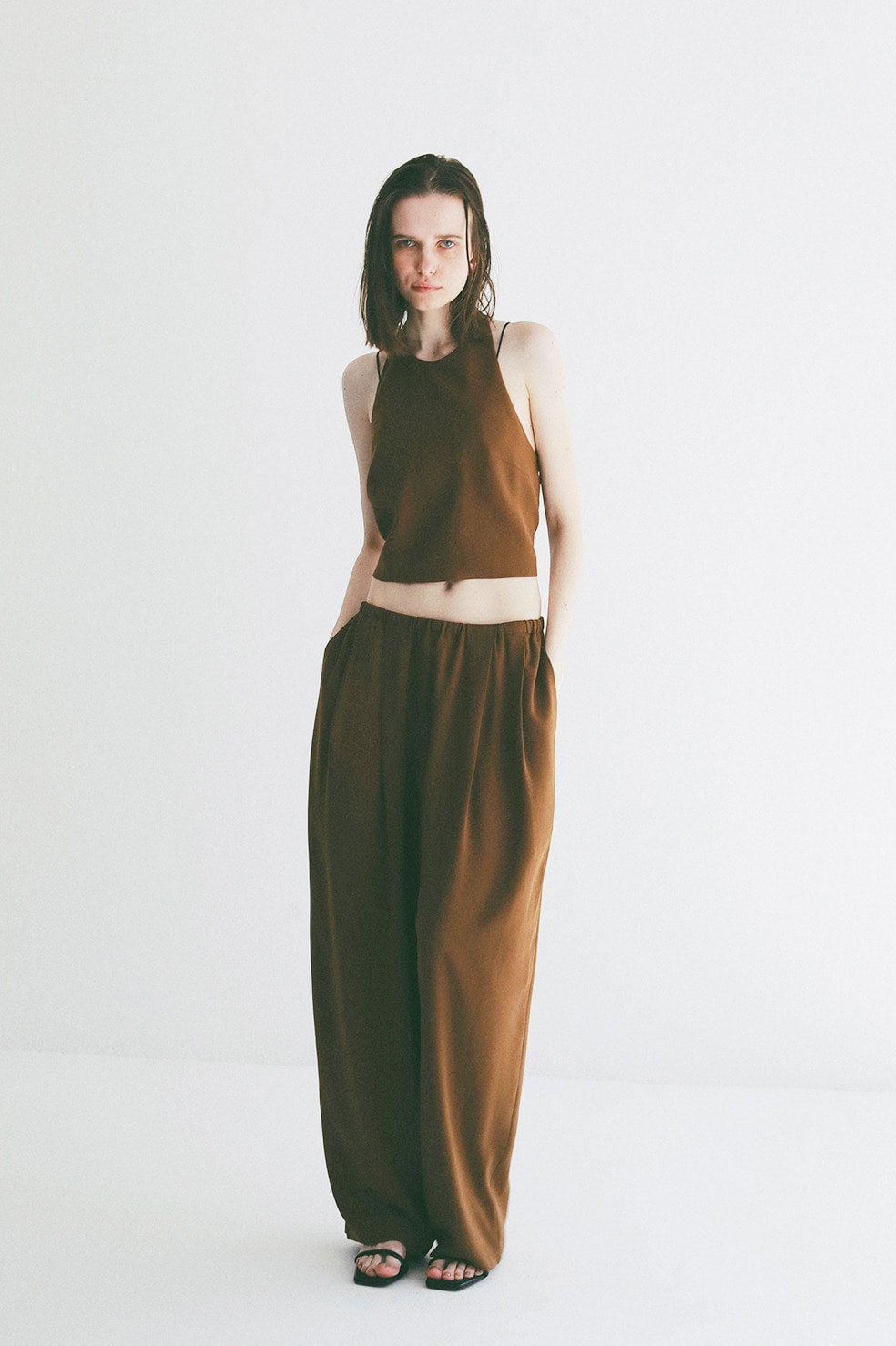 
                  
                    DRAWSTRING LOOSE TUCK PANTS
                  
                