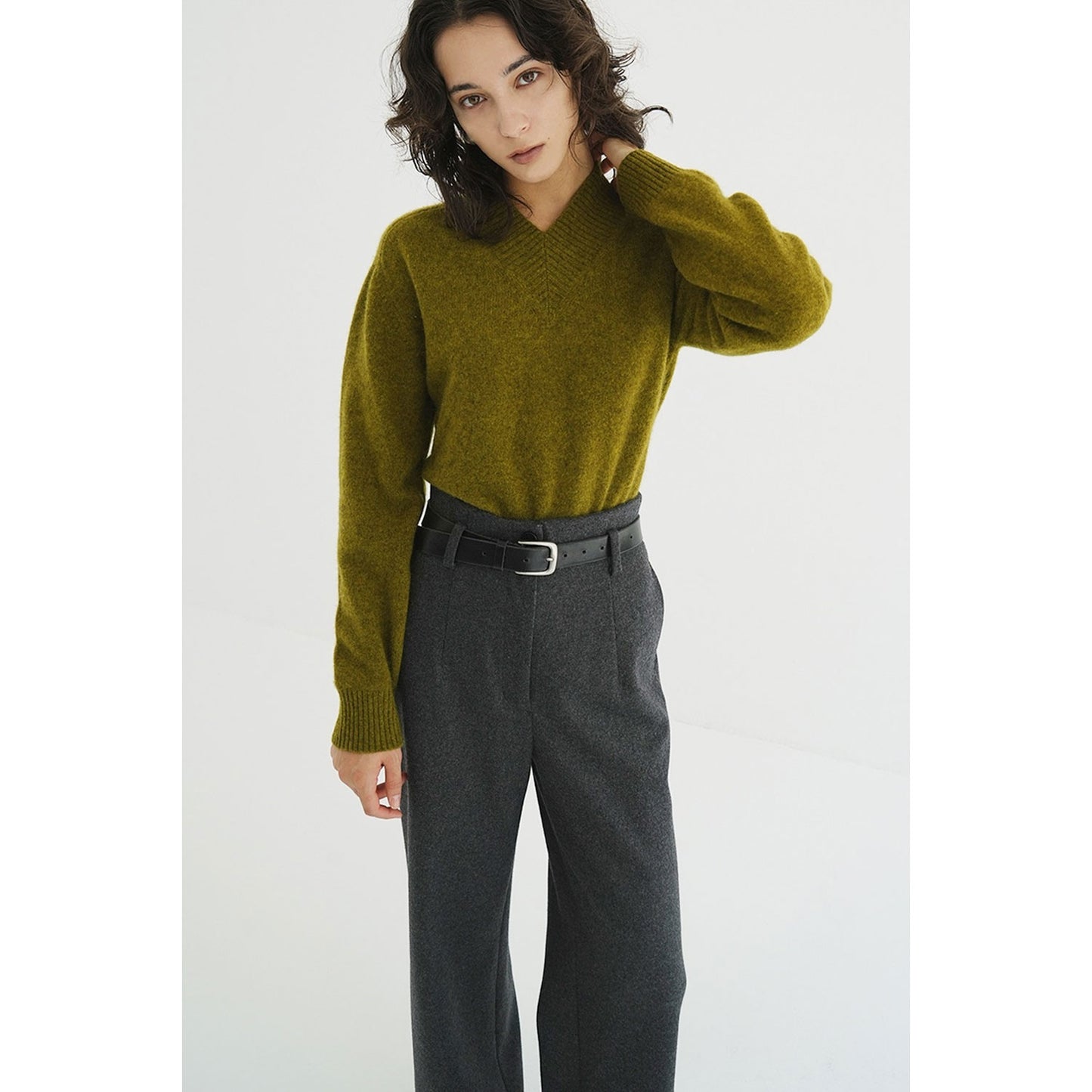 
                  
                    YAK V NECK KNIT TOPS -CHACOAL GRAY-
                  
                