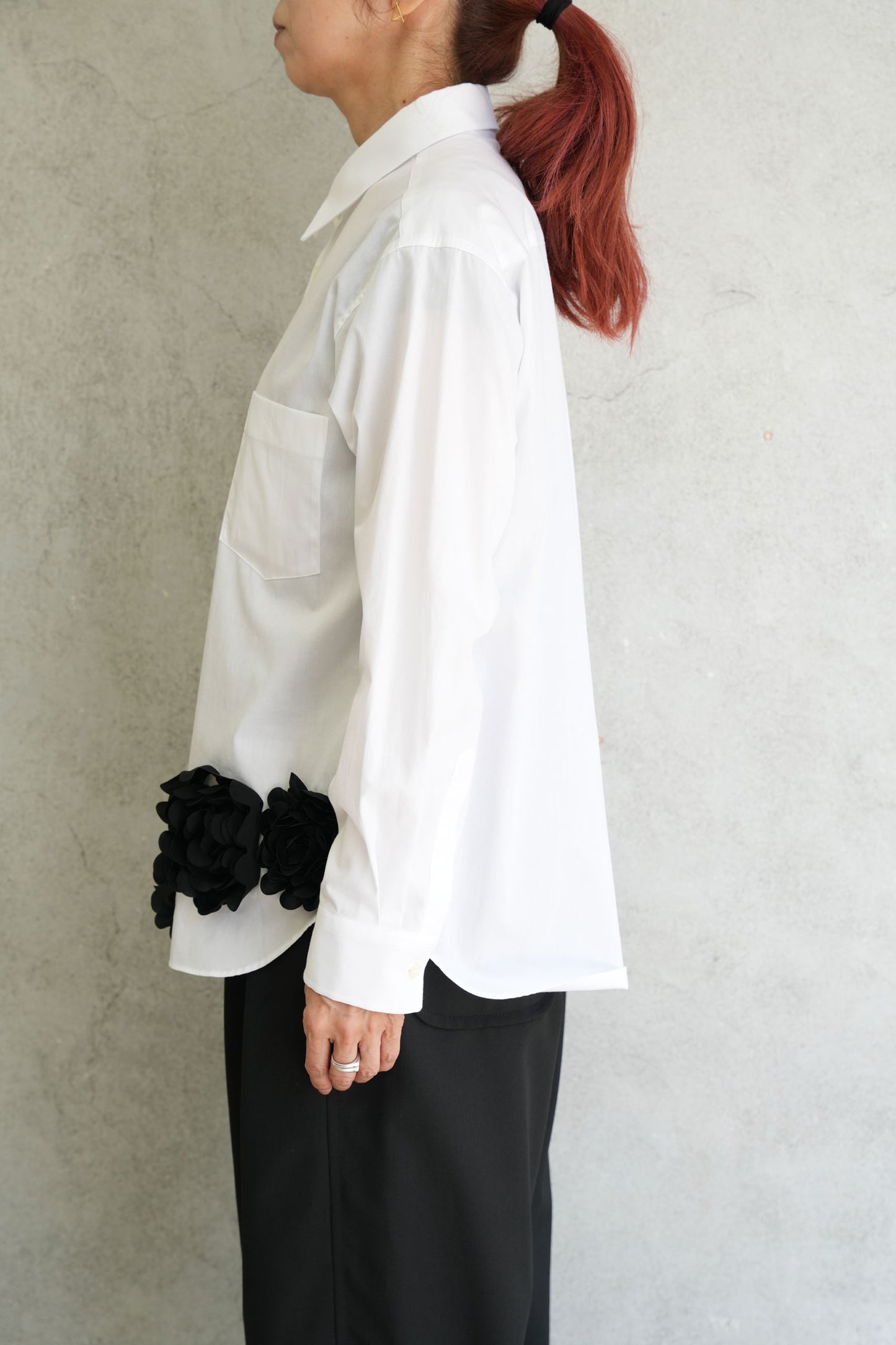 
                  
                    フラワーモチーフシャツ-WHITE×BLACK-
                  
                