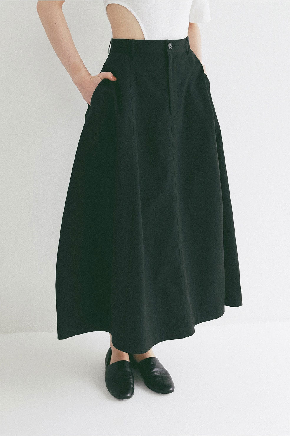 
                  
                    COCOON LINE VOLUME SKIRT -BLACK-
                  
                