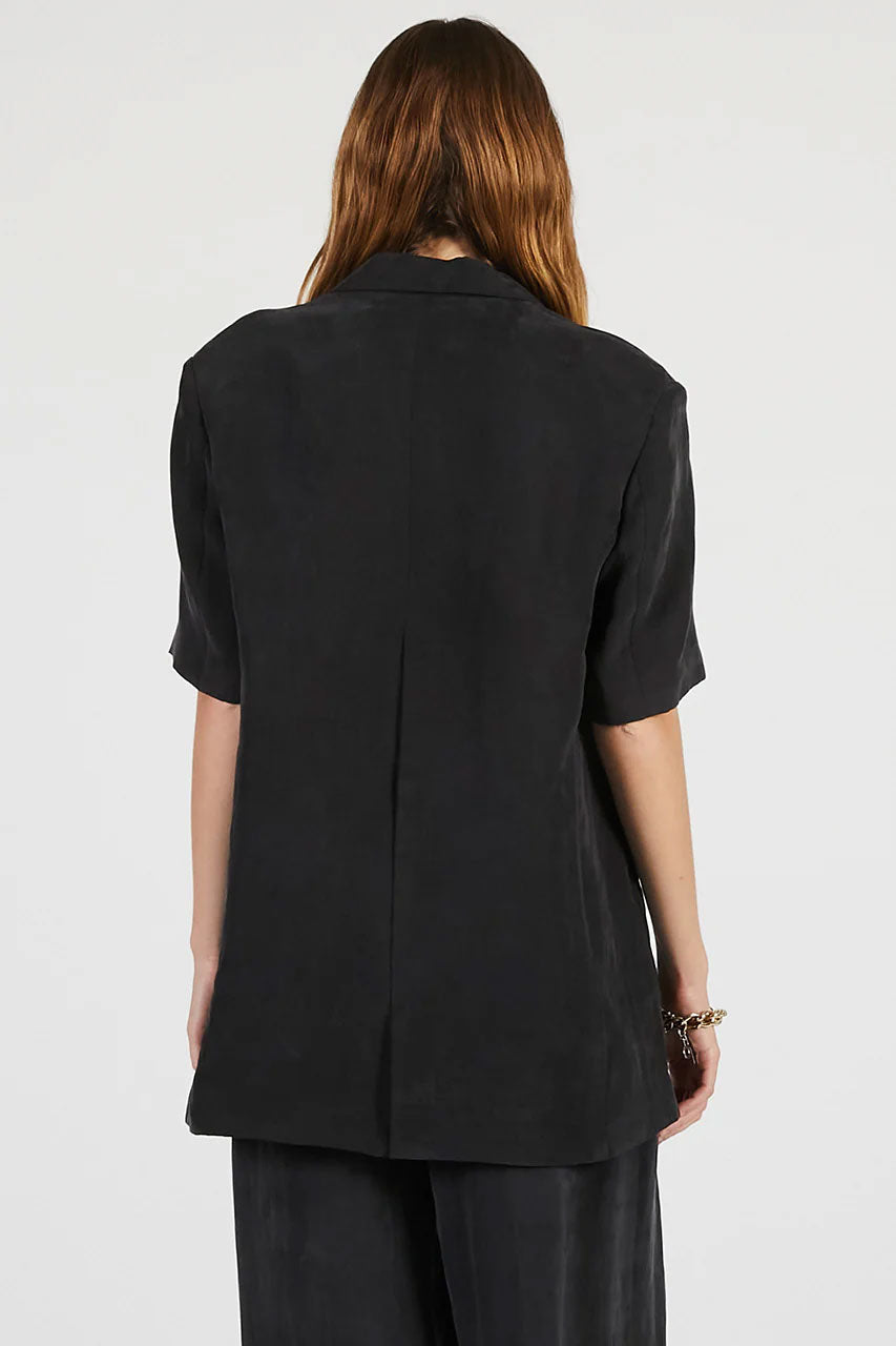 
                  
                    Fibril Half-Sleeve Jacket -BLACK-
                  
                