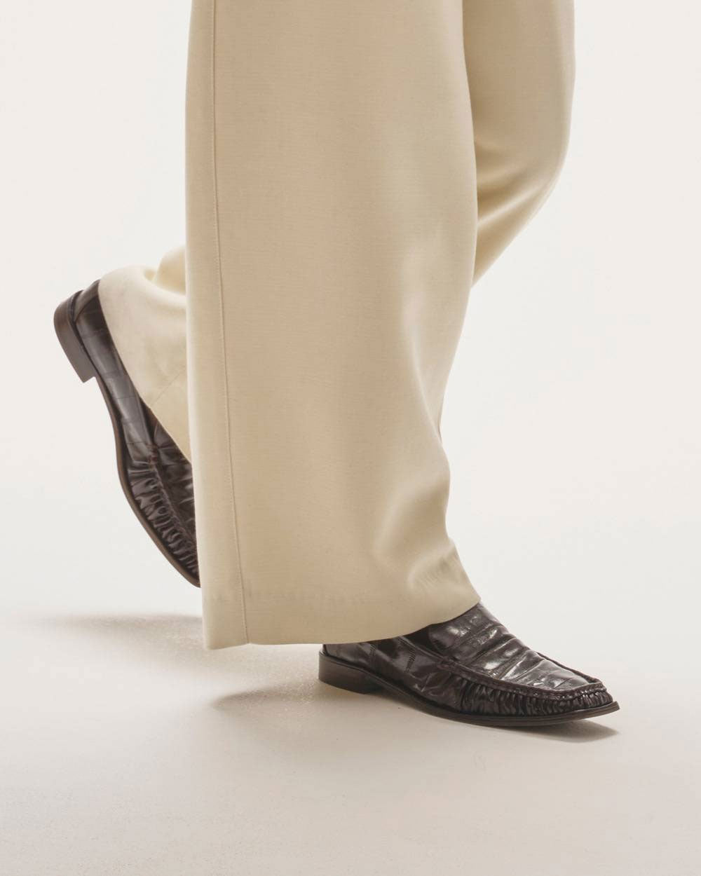
                  
                    Squaretoe Gather Loafers -DARK BROWN-
                  
                