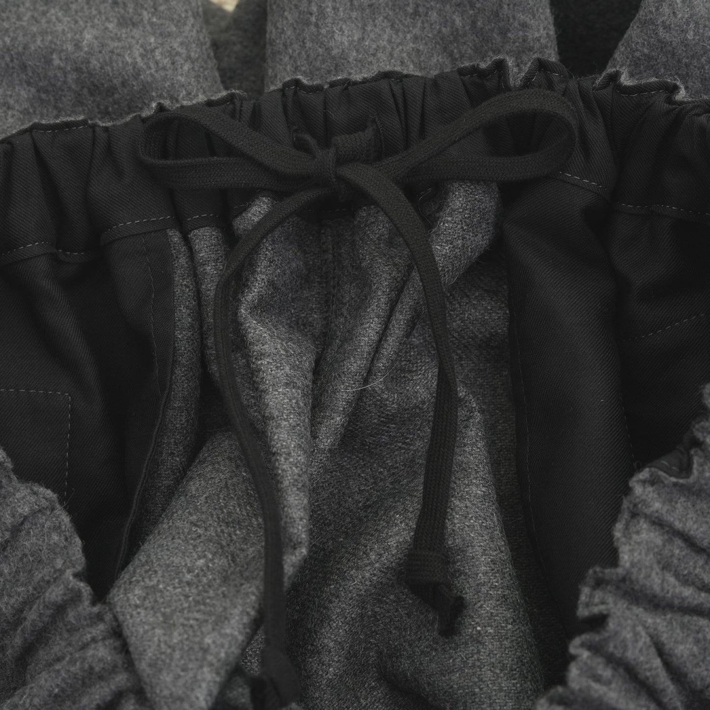 
                  
                    ウールエステルクロスパンツ-TOPGREY-
                  
                