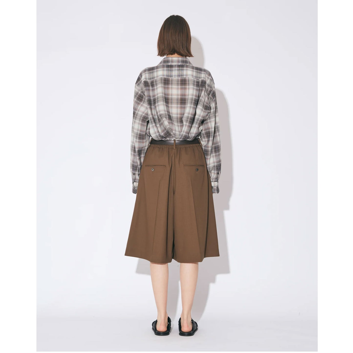 
                  
                    high twist gabardine three tuck shorts -tabacco-
                  
                