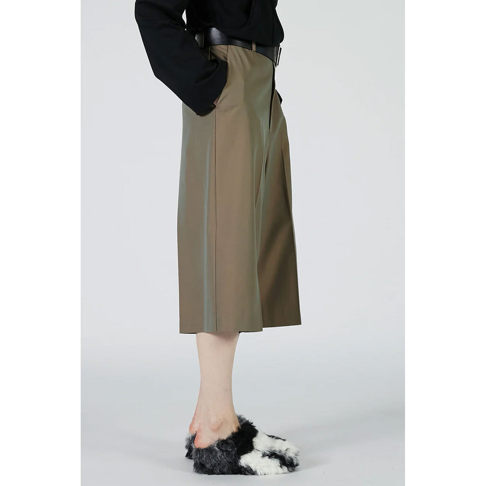 
                  
                    Low-crotch Bermuda Pants-BLACK-
                  
                