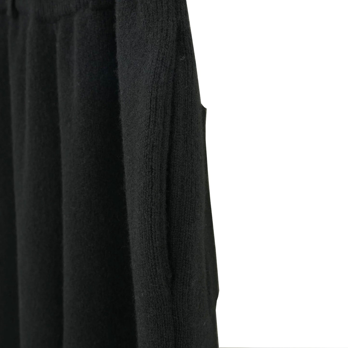 
                  
                    KNIT ESSENTIAL PANTS -BLACK-
                  
                