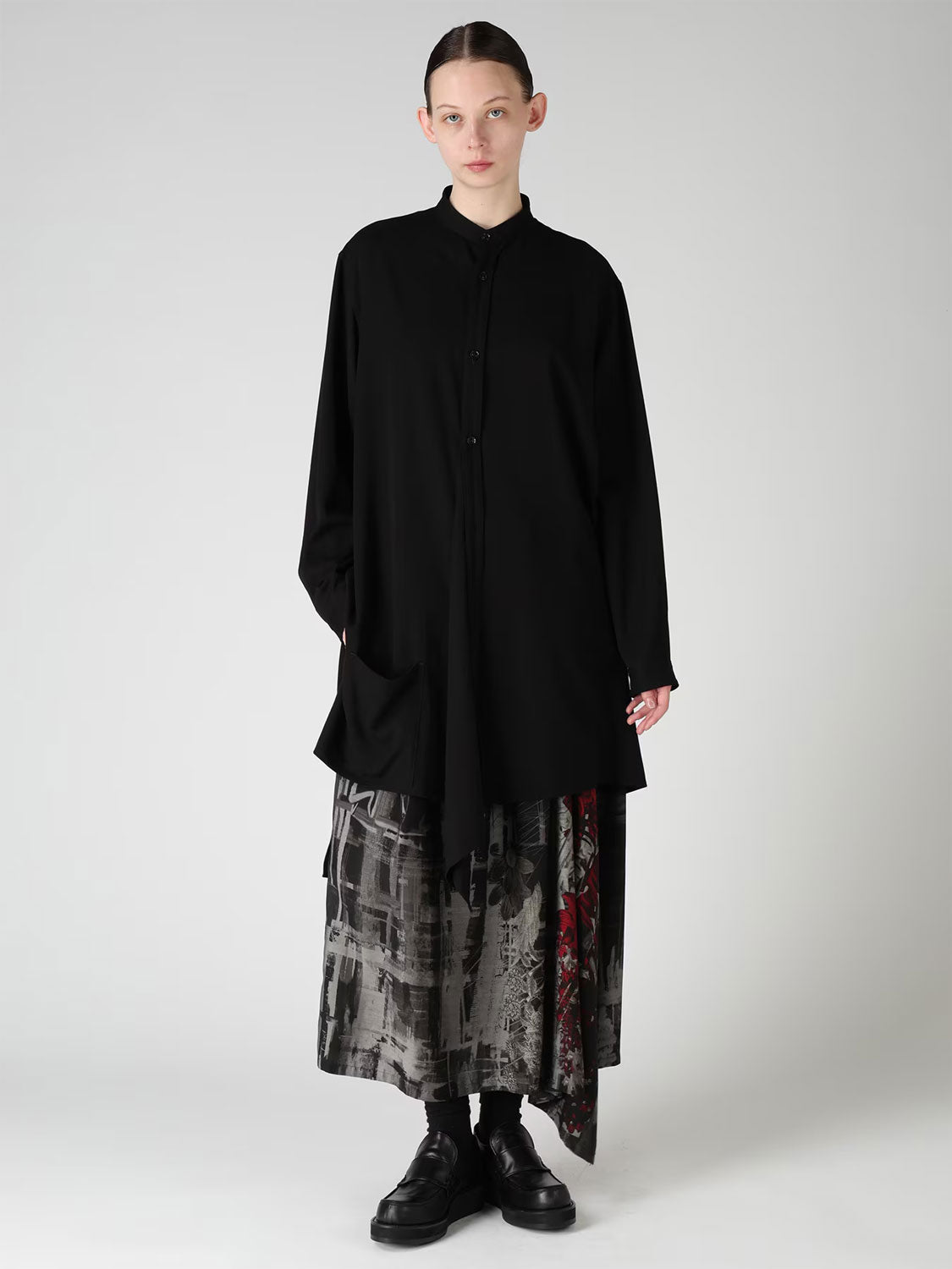 
                  
                    TRIACETATE BLEND STAND COLLAR ASYMMETRIC BLOUSE
                  
                