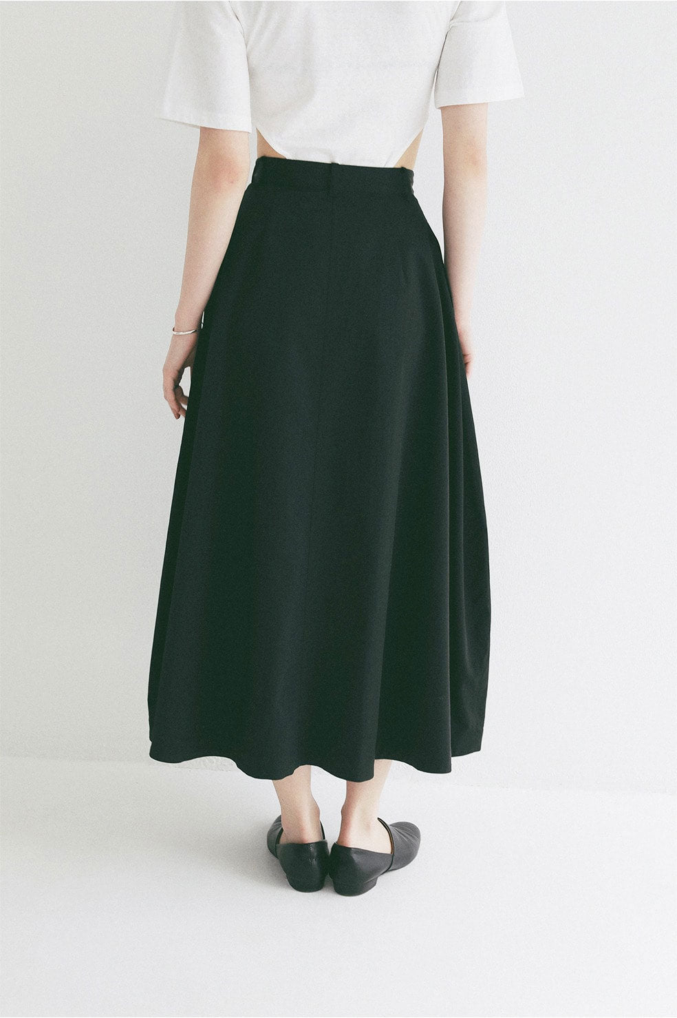 
                  
                    COCOON LINE VOLUME SKIRT -BLACK-
                  
                