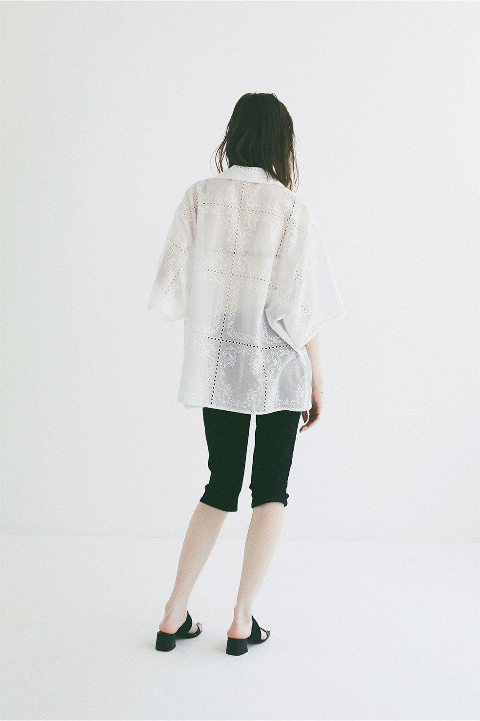 
                  
                    EMBROIDERY LACE BOX SHIRTS
                  
                