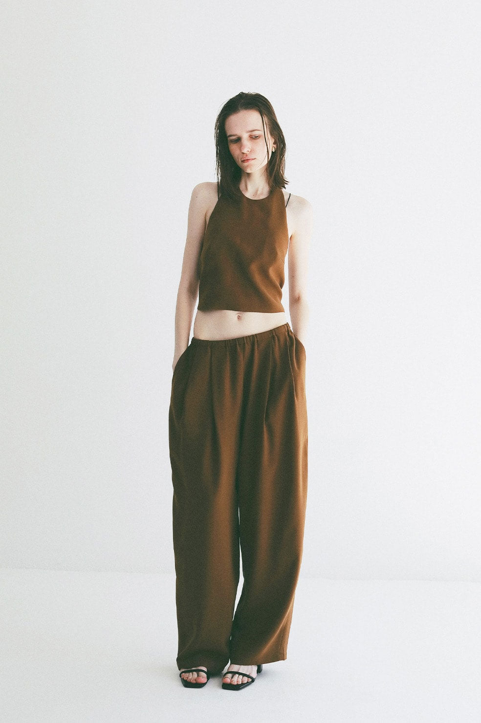 
                  
                    DRAWSTRING LOOSE TUCK PANTS
                  
                